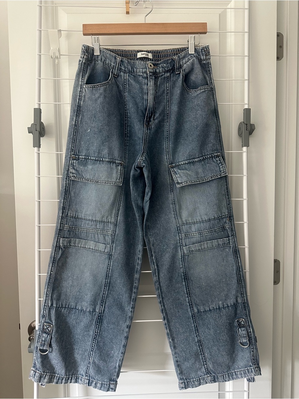 Kensie Relaxed Wide-Leg Cargo Jeans in Faded Blue